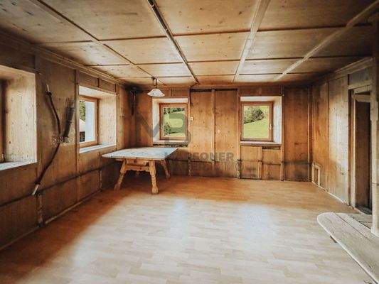 Stube mit traditionellem Holzofen - stube con stufa a legna