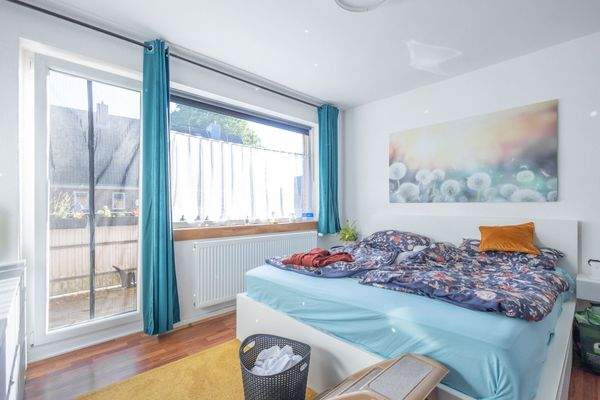 Schlafzimmer mit Balkon