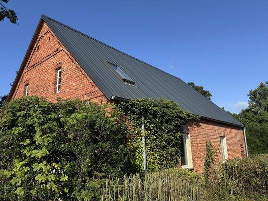 neu überdachtes Nebengebäude