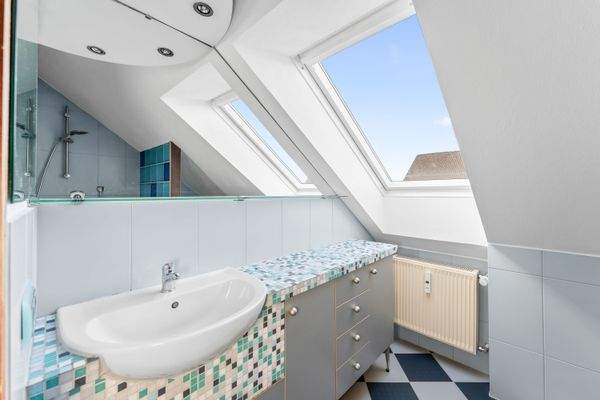 Tageslichtbad mit Dusche