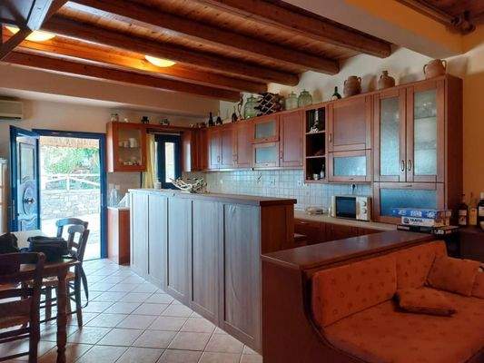 Kreta, Mochlos: Dreistöckige Wohnung direkt am Meer zu verkaufen