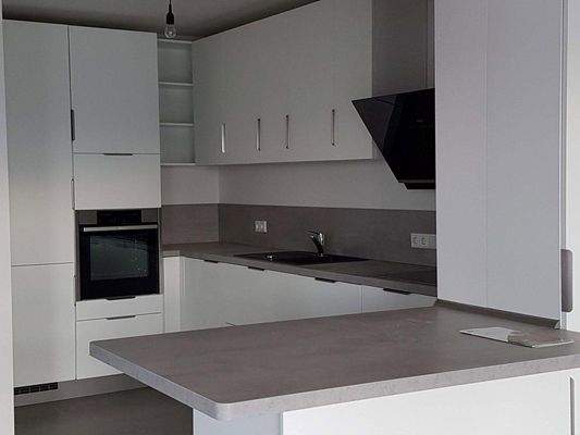 Einbauküche mit Essplatz