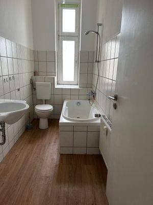 Tagesbelichtetes Wannenbad