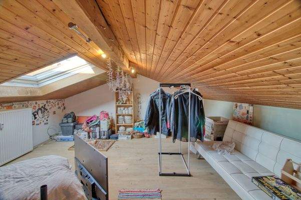 Nebenraum, Speicher neben Schlafzimmer