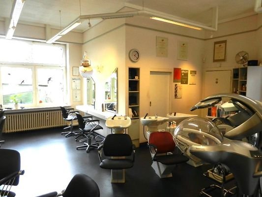 Großzügiger Salon.JPG