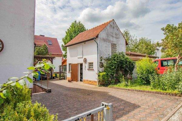 Innenhof und Nebengelass