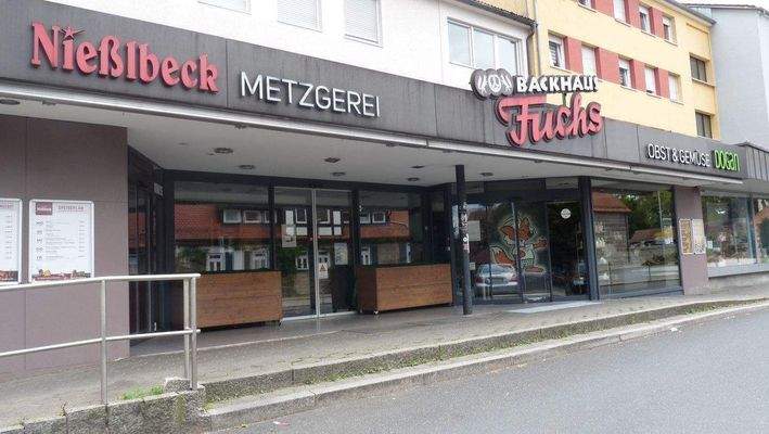 Wohnumfeld kl. Einkaufszeile.JPG