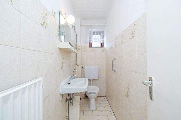 Erdgeschoss -separates WC