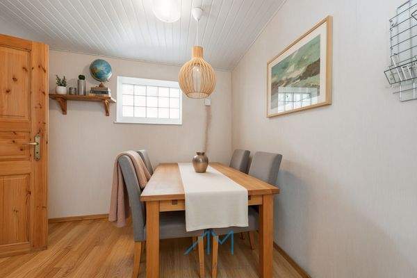 EG-Essen-Küche1.1 - (KI generiert)