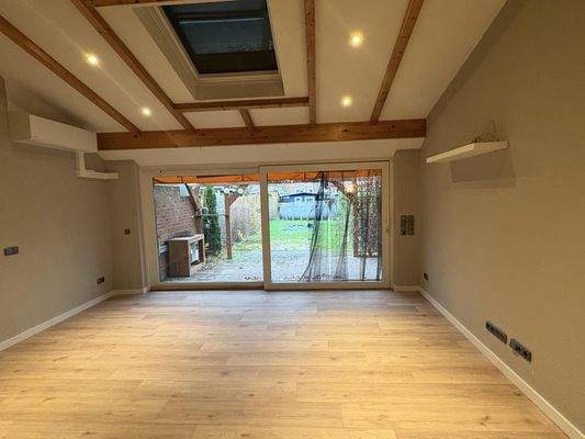 Wohnzimmer mit großem Schiebelelement