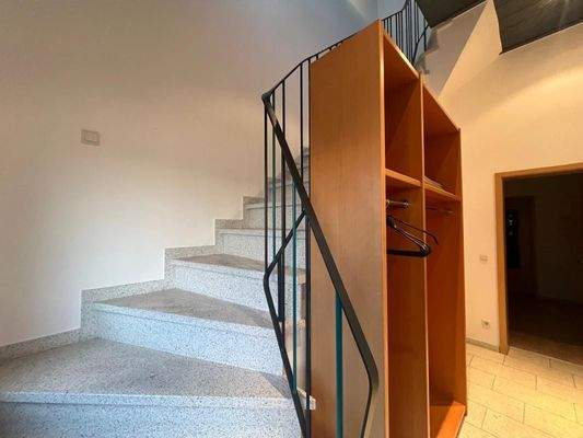 separates Treppenhaus zum OG