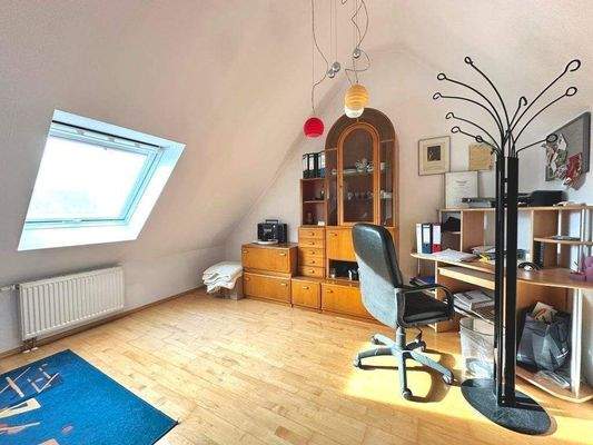 Kinderzimmer im DG.jpg