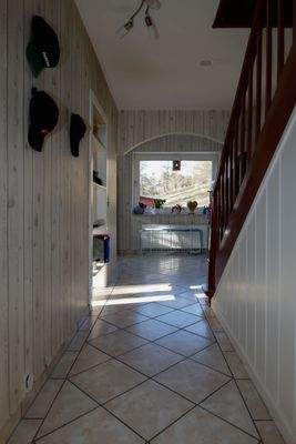 Flur mit Blick nach draußen