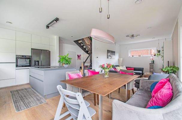 Essbereich und Wohnzimmer in harmonischem Zusammenspiel