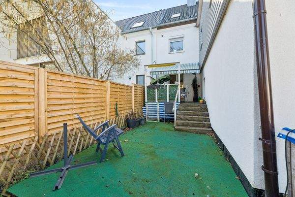 Garten und Terrasse zu Altbau