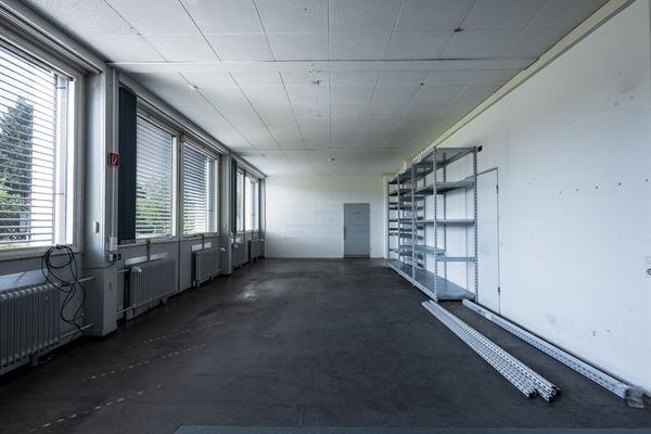Große Arbeits-/Lagerfläche (südseite) - EG