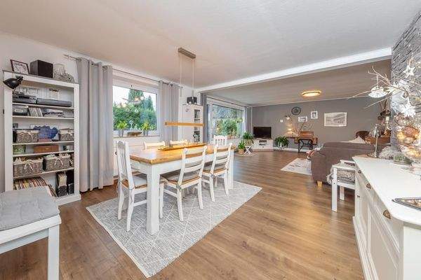 Geräumiges Wohn- und Esszimmer