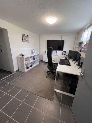Büro im Keller