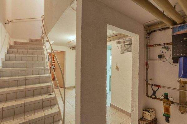 Treppe ins Kellergeschoss