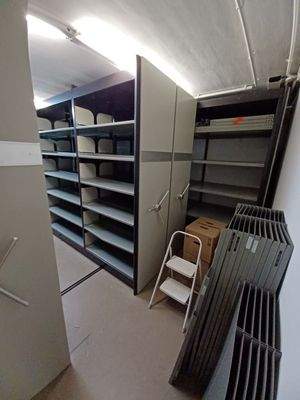 Archivraum mit Rollregalanlage im Kellergeschoss (Bild 1)