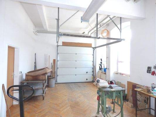 Produktionsraum mit Einfahrt