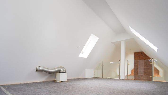 Galerie im Dachspitz mit Ausbaupotenzial