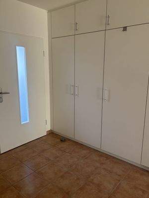 Flur mit Einbauschränken