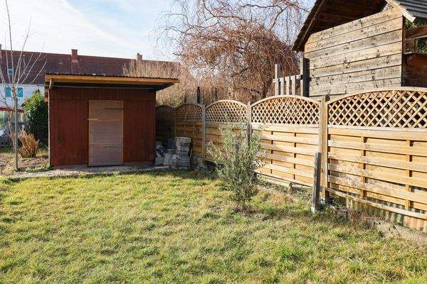 Gartenbereich mit Schopf