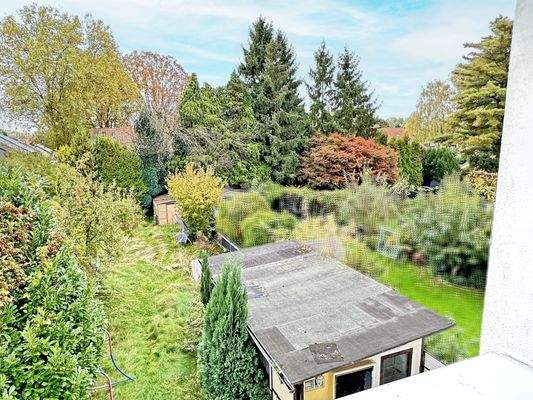 Garten mit kleinem Schuppen