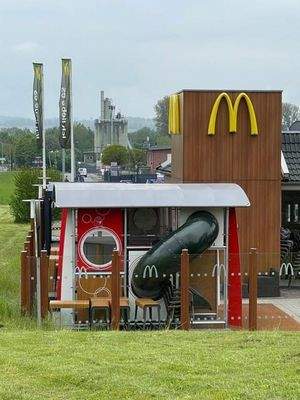 Grundstücksansicht gegenüber 