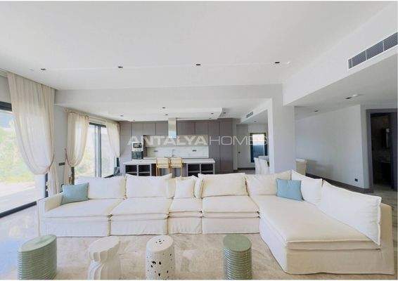 Detached House with Pool in a Gated Community in Yalıkavak