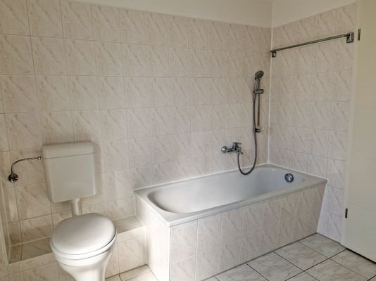 OG Badezimmer Wanne