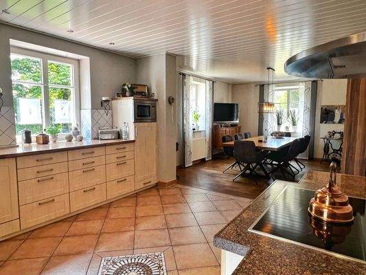 Küche und Esszimmer
