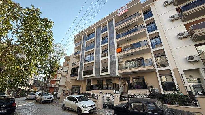 Spacious Apartments in Elevator Building in İzmir Karşıyaka