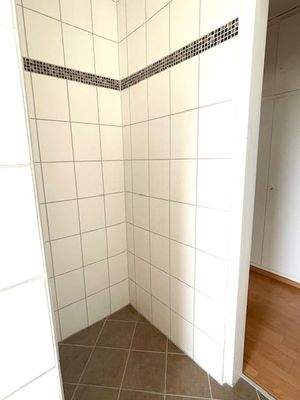 Frühere Dusche könnte wieder umgebaut werden.