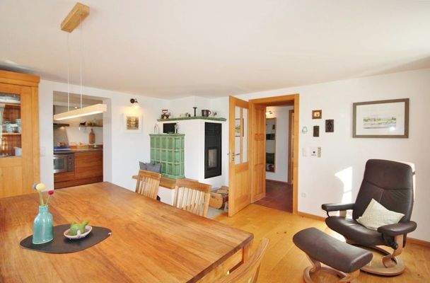 Esszimmer mit Kachelofen - Whg.-Nr. 1 (EG)