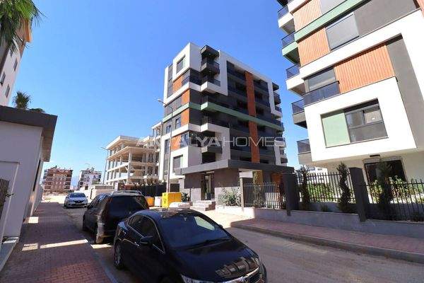 Apartments in a Complex with a Pool Near Hospital in Antalya