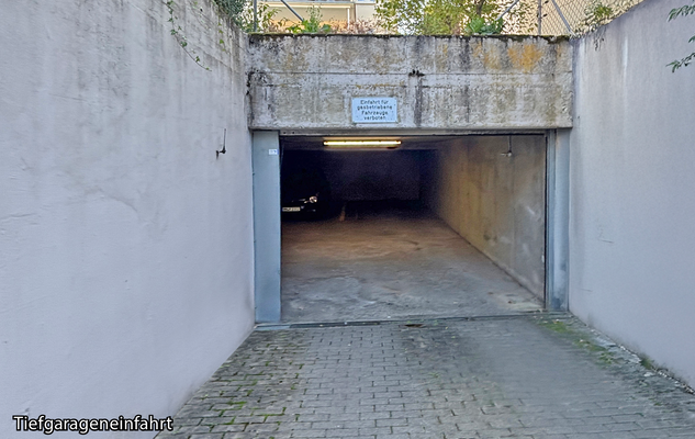 Tiefgarageneinfahrt