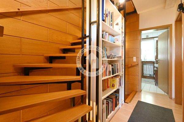 Treppenaufgang OG (Blick 2)