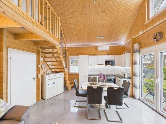 CAM03784G0-PR0102-STILL029