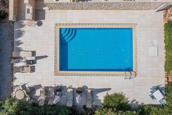 Kreta, Kolymvari: Villa mit Meer- und Bergblick und unabhängigem Apartment zu verkaufen