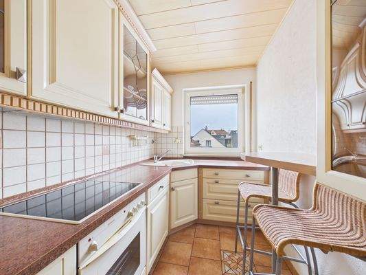 Moderne helle EBK mit vielen Extras!