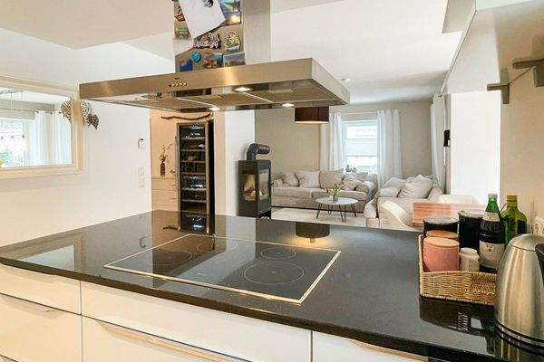 Küche_Blick_ins_Wohnzimmer