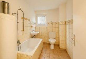 Badezimmer Wohnbeispiel (KI-generierte Einrichtung)