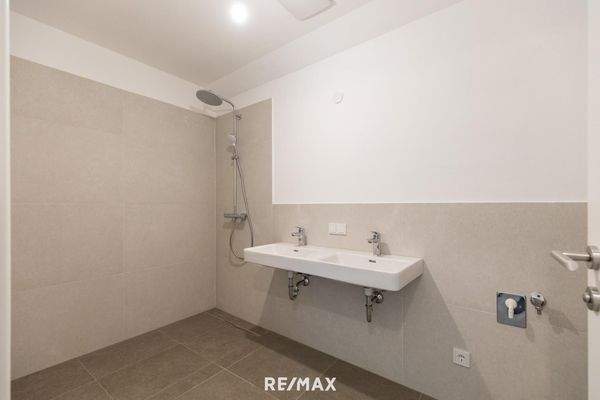 Apartment Neusiedl/See, Badezimmer mit Dusche