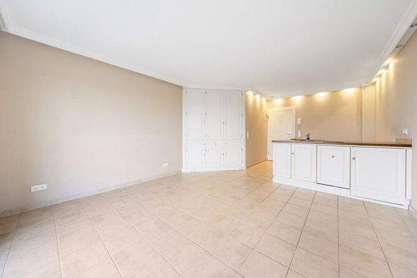 Wohnbereich mit Einbauschränken