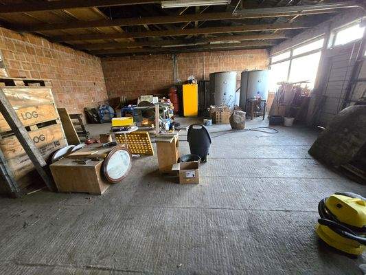 Doppelgarage und Holzscheitheizung