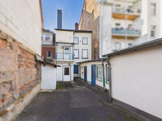 Hoffläche und Rückansicht