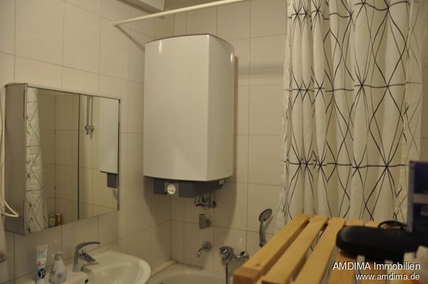Bad - weiß gefliest