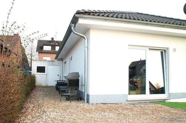 Rückansicht und rechte Hausseite